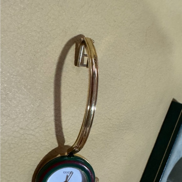 Gucci Interchangeable Bezel Watch - Picture 6 of 8